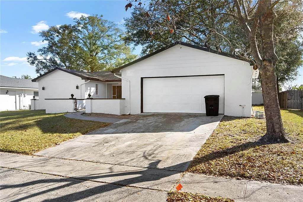 Building Photo - 621 Ashberry Ln