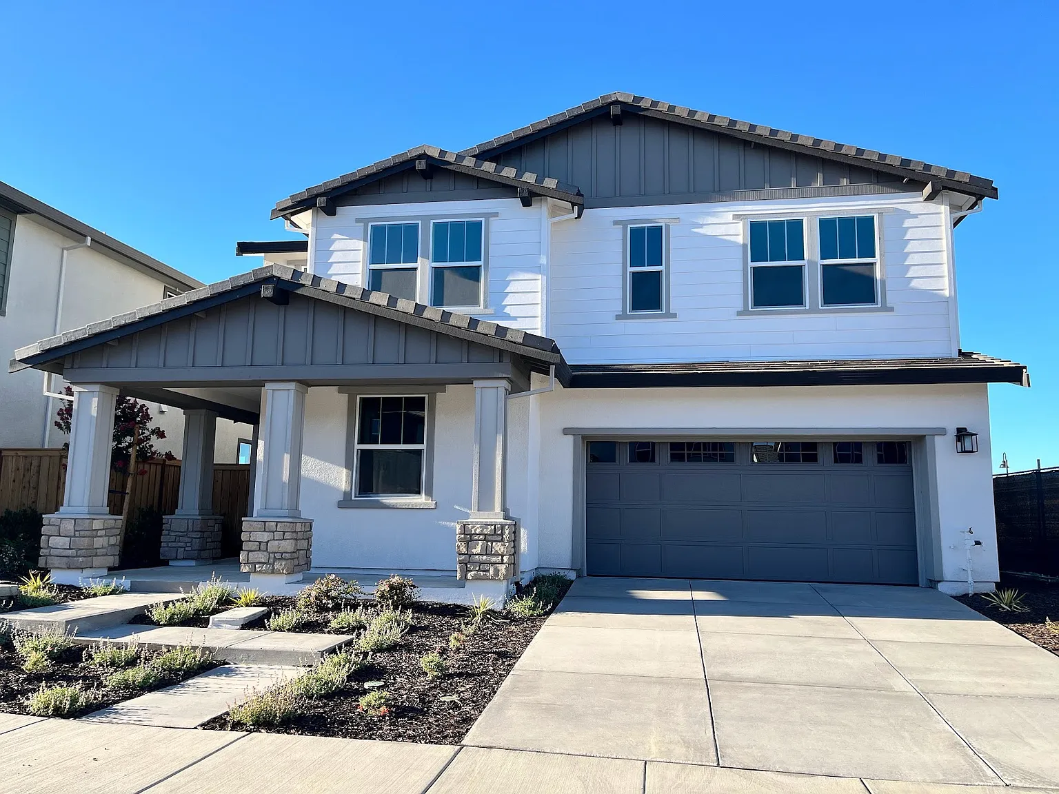 4 bed, 2589 sqft, $3,800 — Photo 1