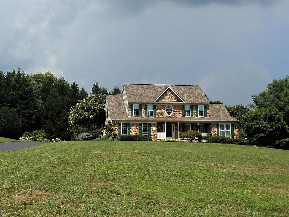 1st image of 102 Theodora Ct