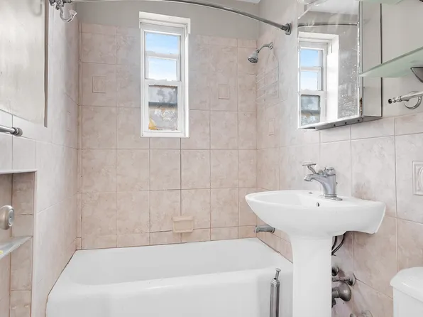 144-45 Sanford Avenue image 5 of 10