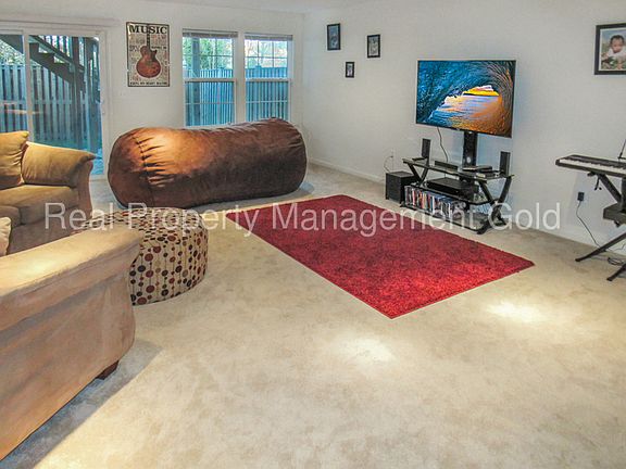 3rd image of 45512 Catalina Ln