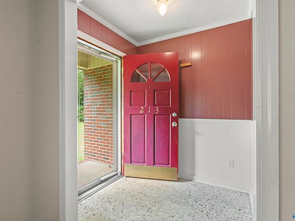 4th image of 213 Monterey Cir