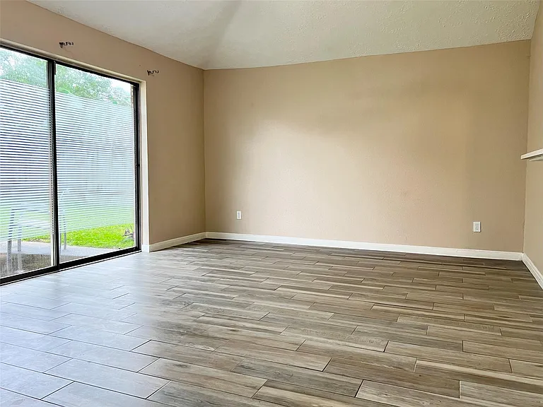 21414 Park Run Dr — Photo 10