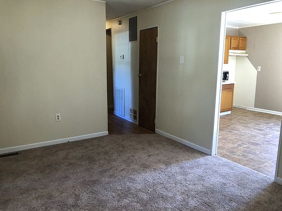 3rd image of 395 Seminole Dr