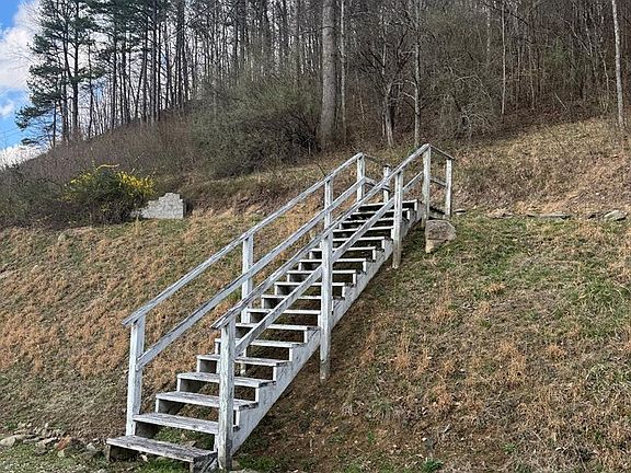 5th image of 8125 Hode Rd