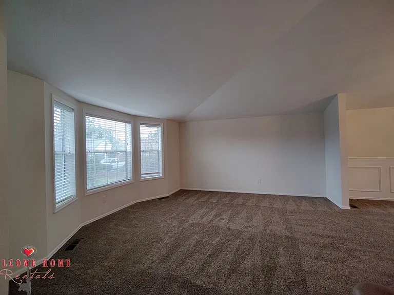 319 Marietta Pl — Photo 6