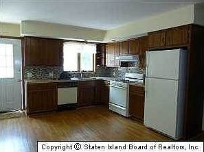2nd image of 100 Hallister St