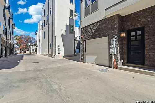 1817 N Saint Marys St #301 Photo 1