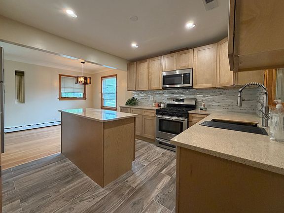 5th image of 533 Ridge Ave