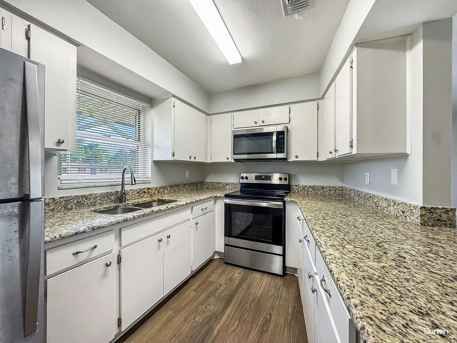 3 bed, 1.0 bath, 1210 sqft, $1,525 — Photo 2