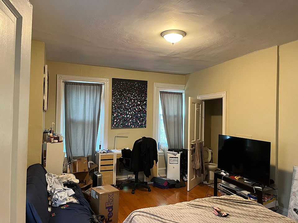 1st image of 4335 Larchwood Ave #2R