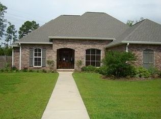 801 Canebreak Dr, Ocean Springs, MS 39564
