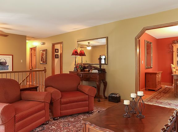 4th image of 1212 E Sayles Dr