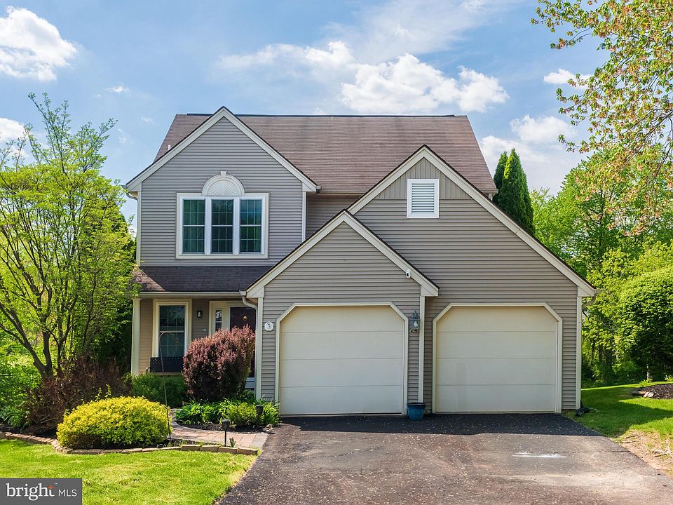 1st image of 24 Blue Heron Ln