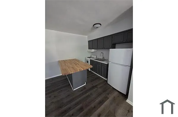 Building Photo - 18 W 22nd St #A15