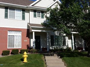 2165 Ridgeview Cir, Clive, IA 50325