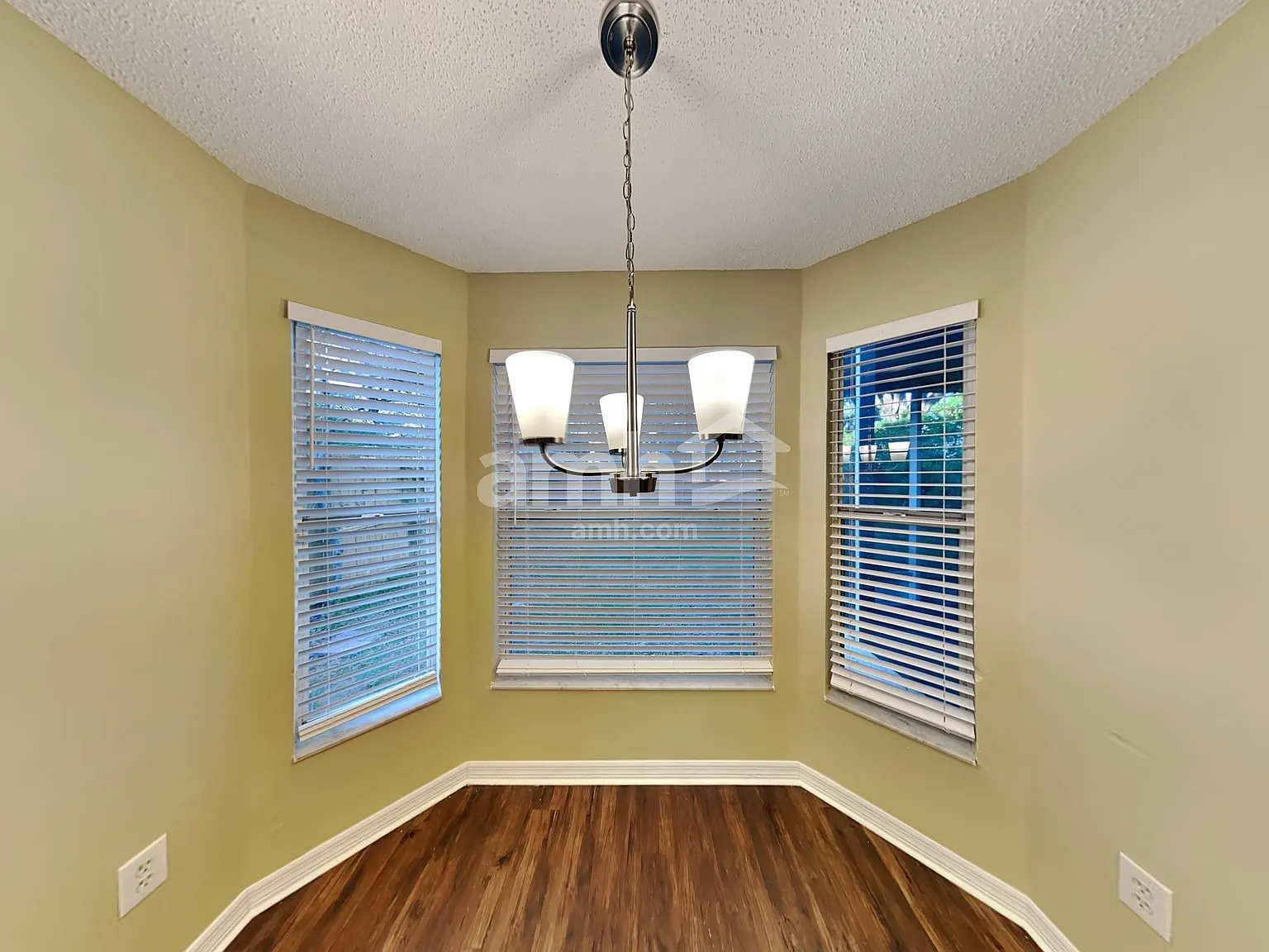 3 bed, 2.5 bath, 2373 sqft, $2,635 — Photo 4
