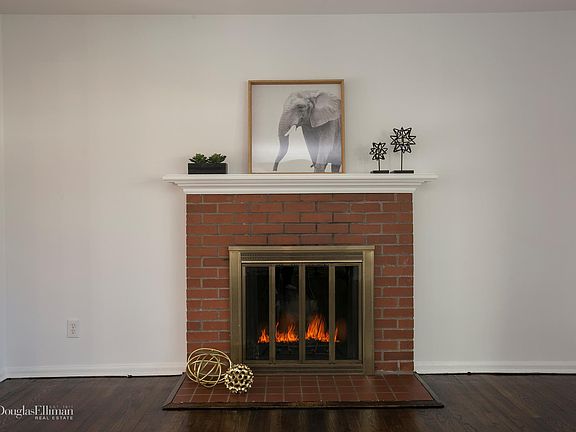 4th image of 44 Morewood Oaks