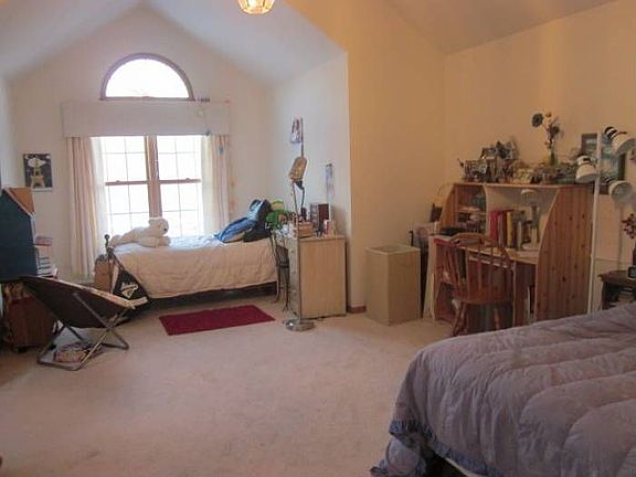 2nd image of 808 Fairmont Ct