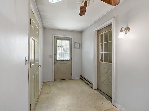 3rd image of 39 Grant St