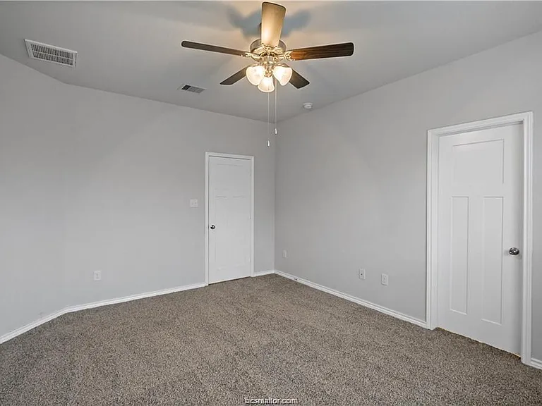827 Mineral Wells Ln — Photo 18