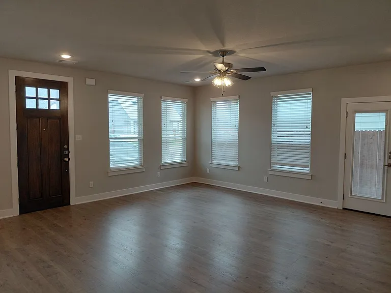 648 The Cottages Dr — Photo 13