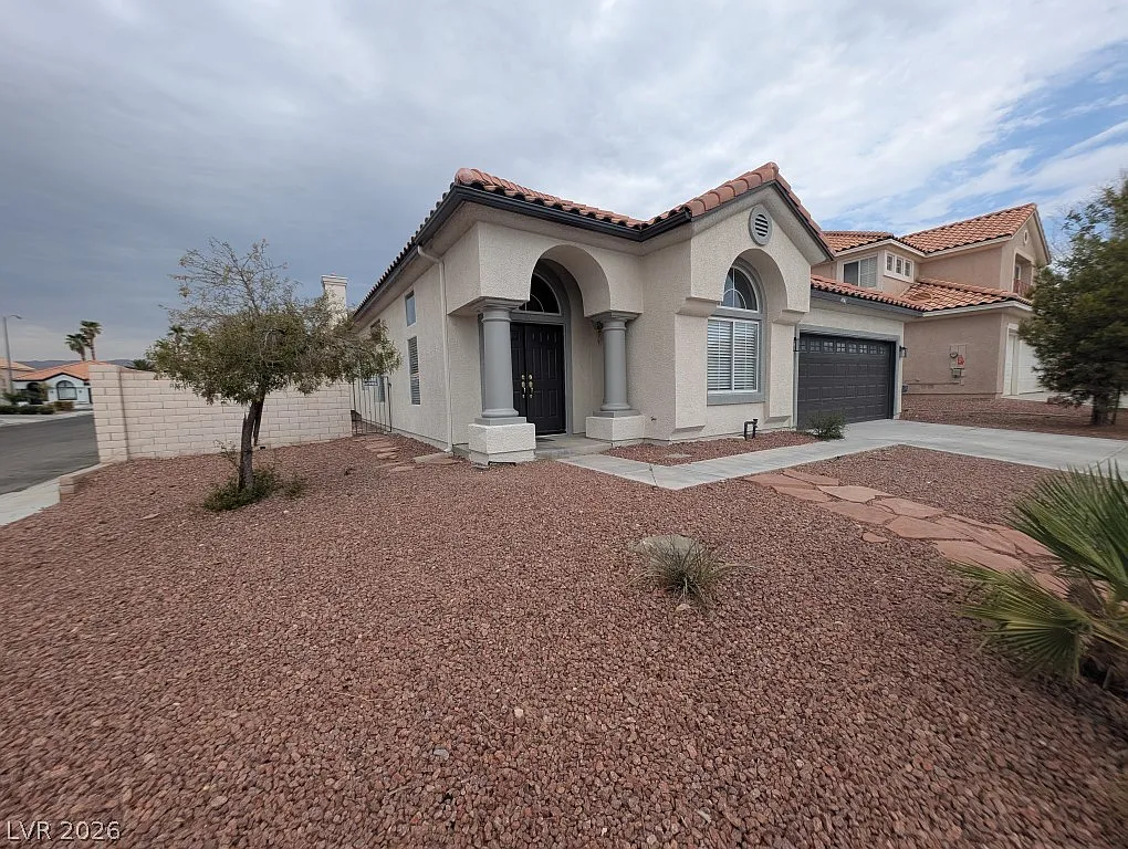 3 bed, 3.0 bath, 1946 sqft, $2,350 — Photo 1