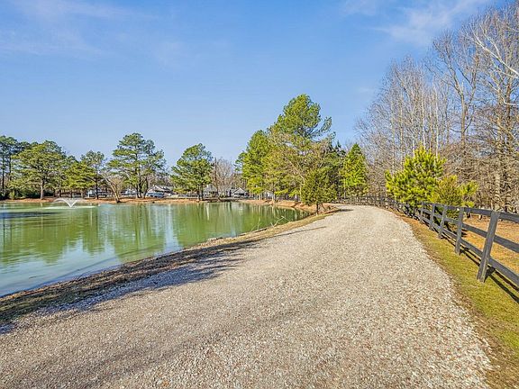 2nd image of 401 S Sanga Rd