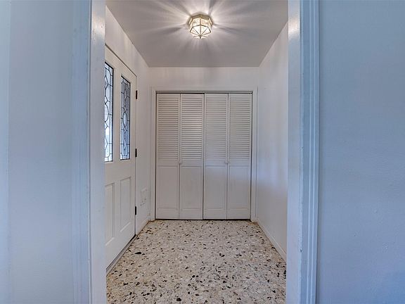 5th image of 5518 Holly St