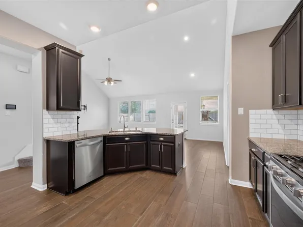 10505 Clouds Rest Dr, Iowa Colony, TX 77583