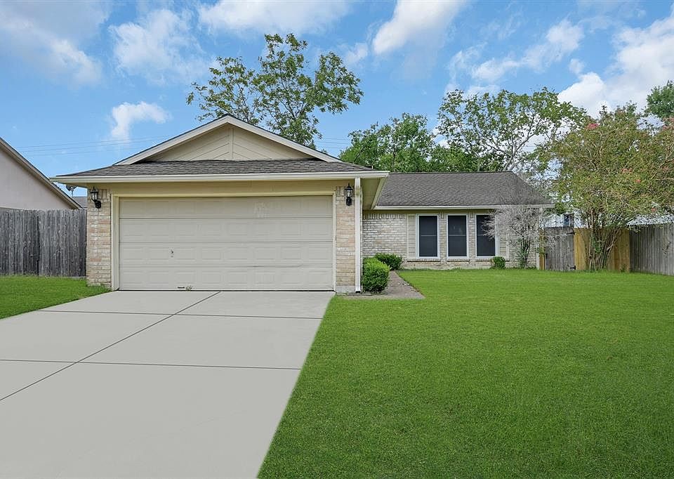 1st image of 610 Bienville Ln