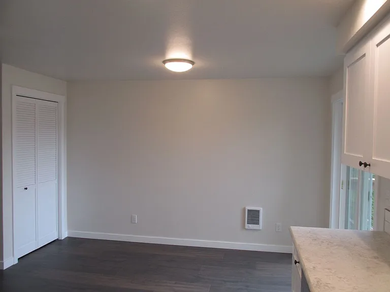 330 N Pine St — Photo 7