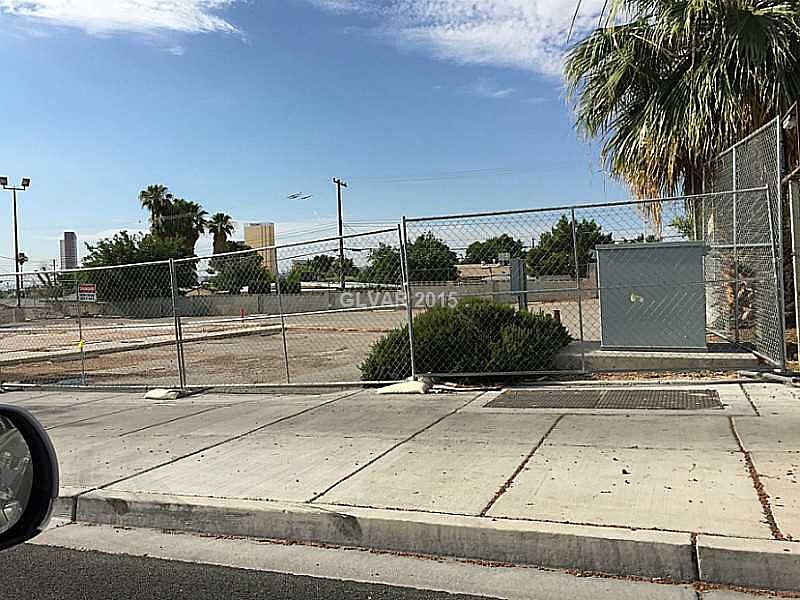 2nd image of 3121 W Sahara Ave