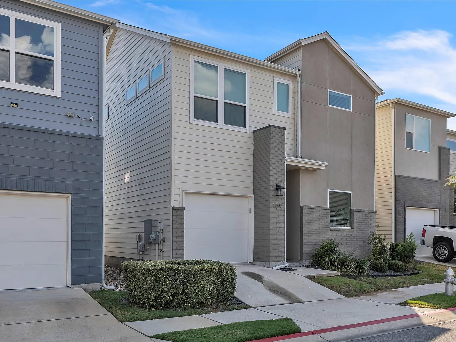 3 bed, 2.5 bath, 1485 sqft, $1,950 — Photo 3