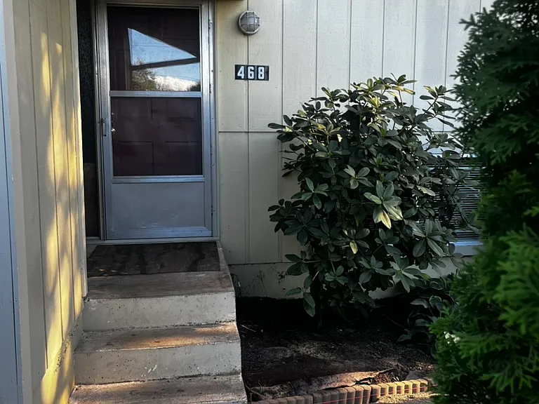 468 NE 6th Ave — Photo 1