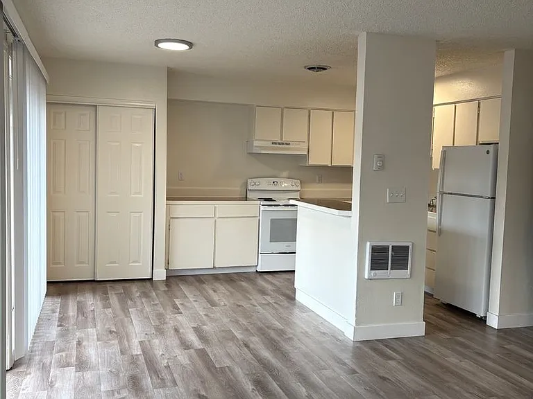 11575 SW Greenburg Rd #24 — Photo 21