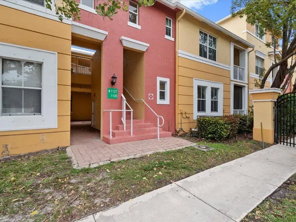 1109 Shoma Dr, Royal Palm Beach, FL 33414