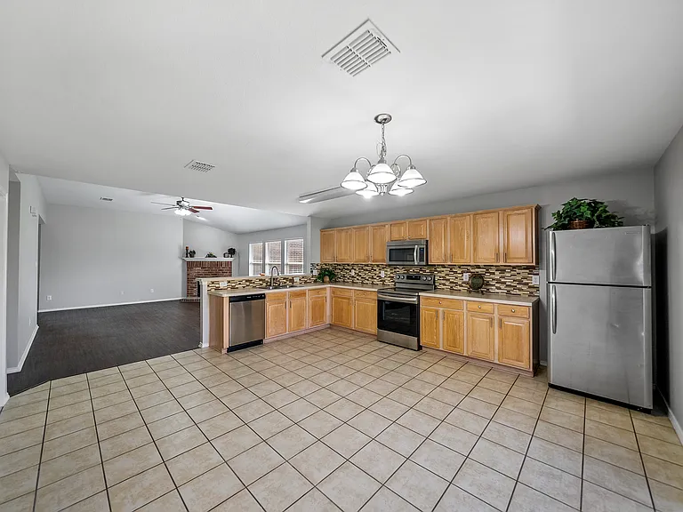 Open breakfast bar to kitchen & living