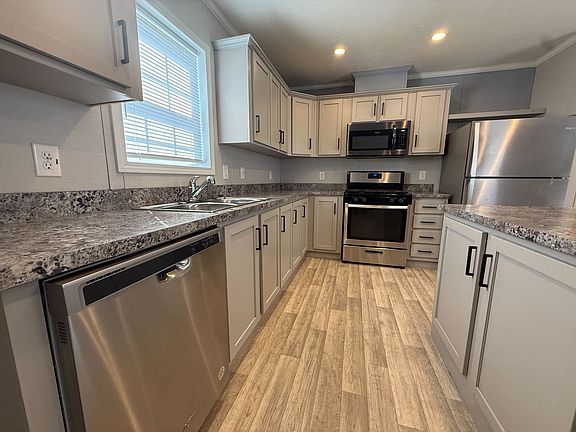 5th image of 71400 Van Dyke Rd #258
