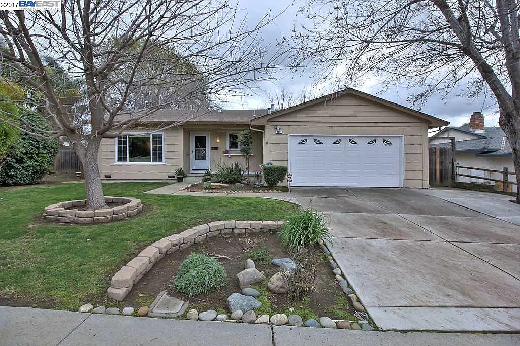 3204 Saint Ann Ct photo 1