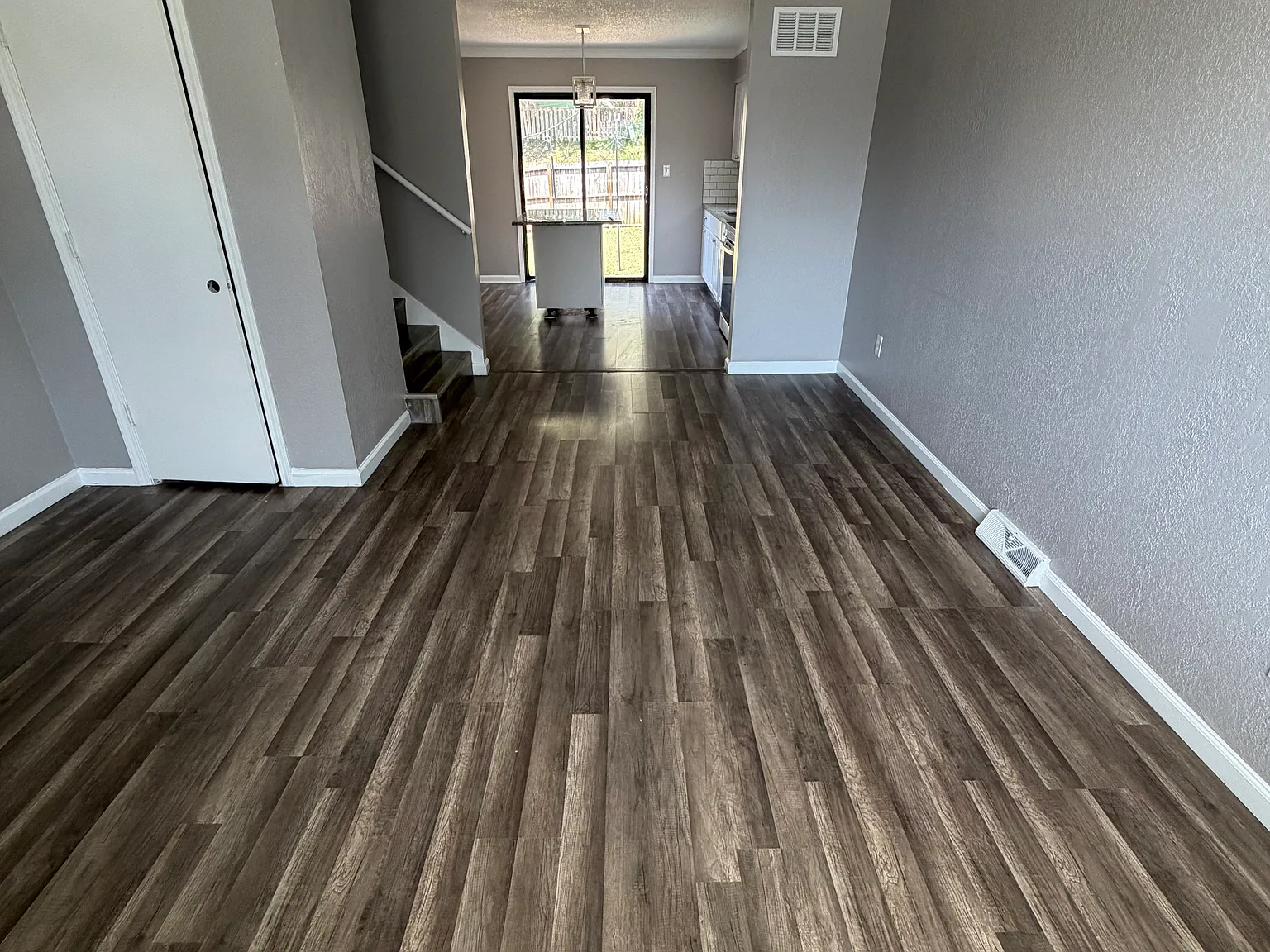 2 bed, 1100 sqft, $1,600 — Photo 3