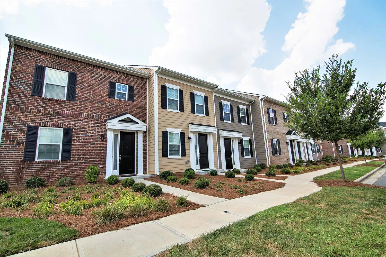 Charleston Row Townhomes — Photo 3