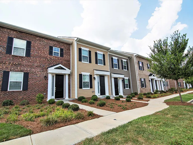 Charleston Row Townhomes — Photo 2