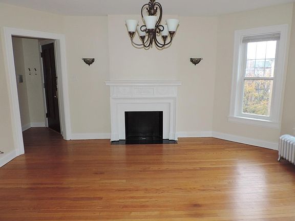 2nd image of 718 Hinman Ave