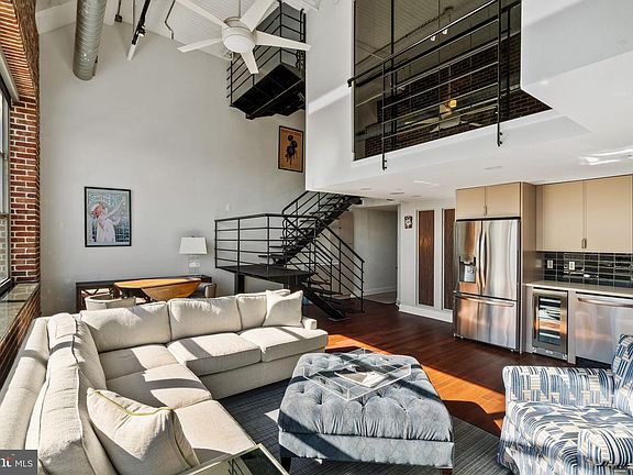 5th image of 2200 Arch St APT 1205
