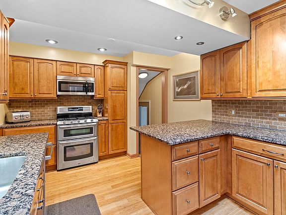 5th image of 523 Buckingham Pl