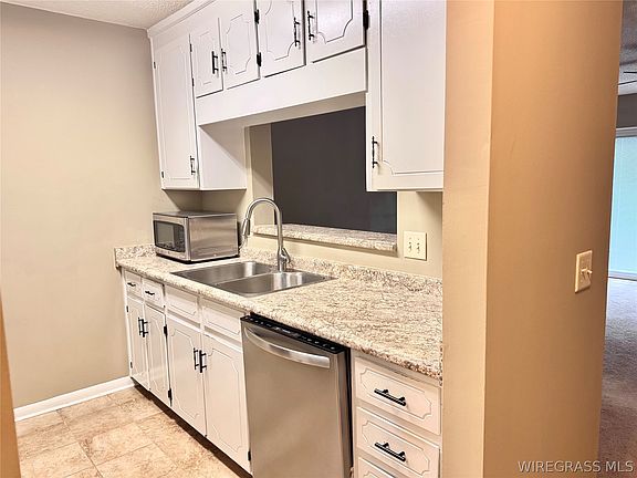 5th image of 131 Candlebrook Dr