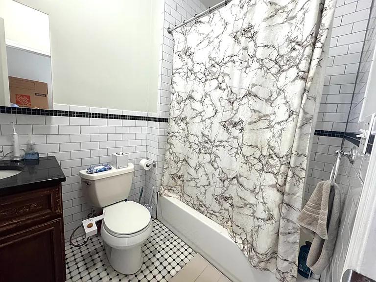 12-23 Astoria Blvd #2 — Photo 10