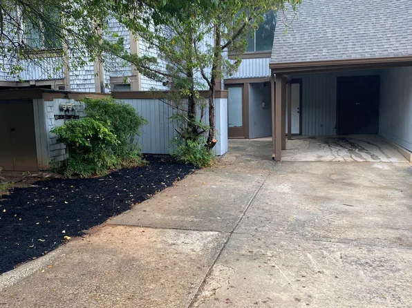 105 Willowick Dr, Lithonia, GA 30038