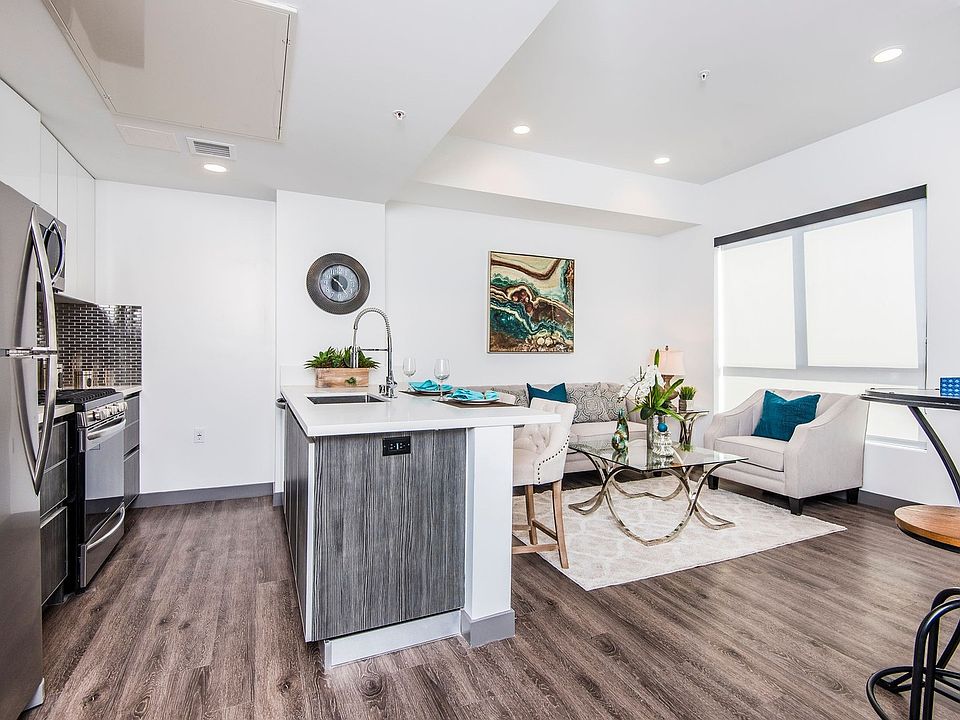 1st image of 644 N Hobart Blvd #19703642